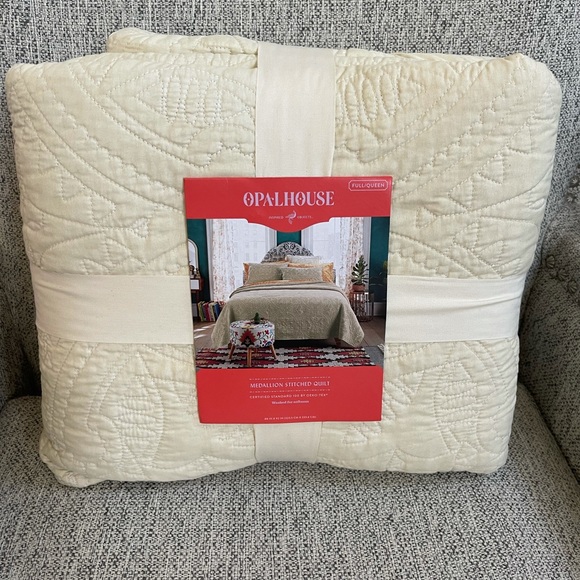 Opalhouse Bedding Opalhouse Fullqueen Medallion Stitch Quilt Poshmark